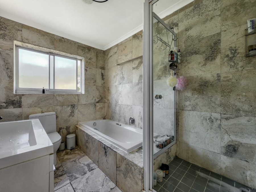 To Let 3 Bedroom Property for Rent in Sea Point Western Cape